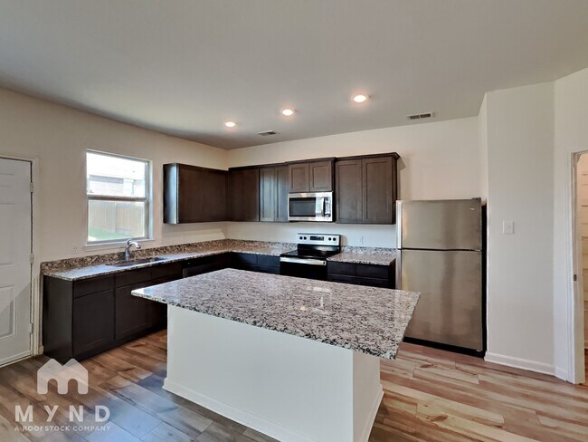 Foto del edificio - 732 Keeneland Dr