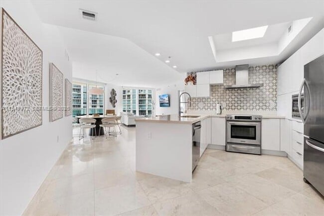 Foto del edificio - 200 Sunny Isles Blvd