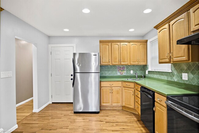 Building Photo - 3 br, 1 bath Duplex - 48 Ralston Rd