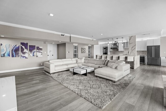 Building Photo - 1333 S Beverly Glen Blvd