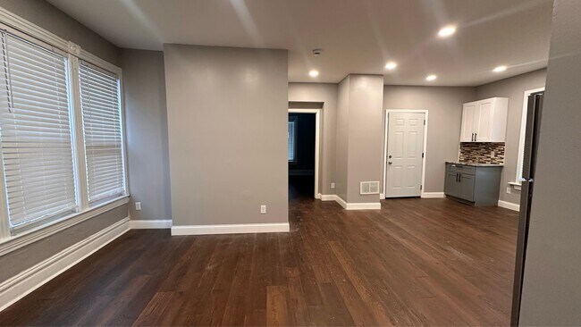 Building Photo - 936 Westminster St