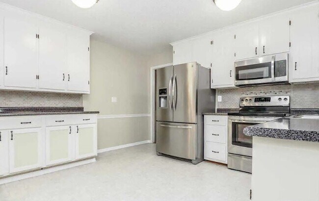 Foto del edificio - 912 Snow Hill Rd