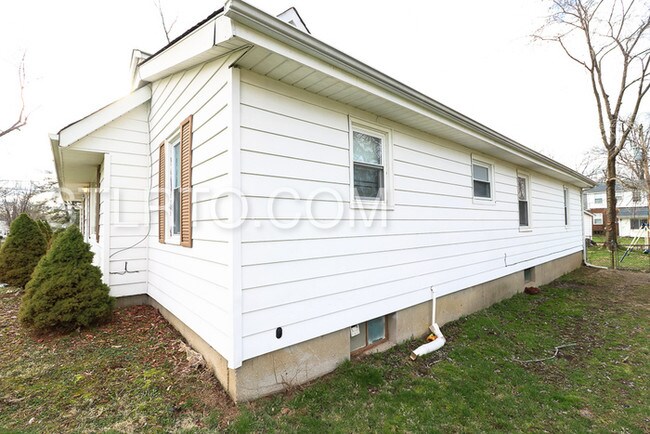 Building Photo - 912 Burgos St