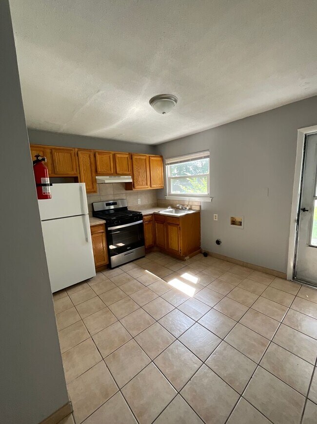 Foto del edificio - Absolutely Adorable two bedroom is move in ready!