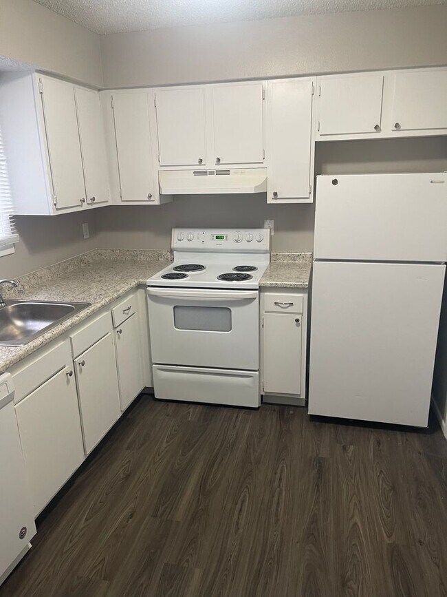 Foto del edificio - 1624 Pleasant View Dr