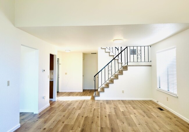 Building Photo - 1537 Yarberry Dr