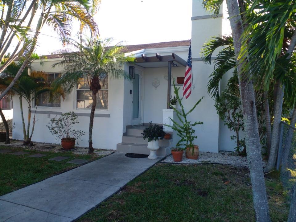 Primary Photo - 1023 SW 12th Ct