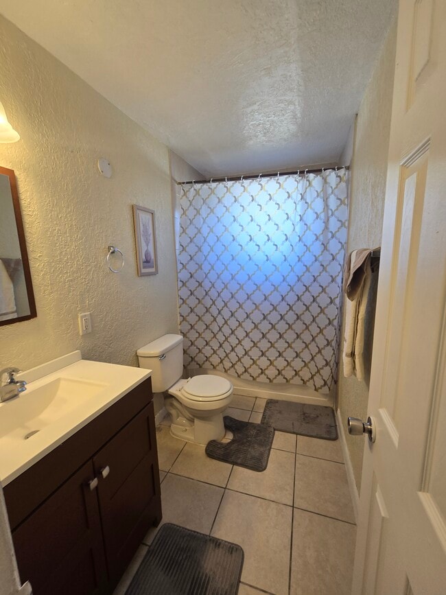 Foto del edificio - 1121 W 23rd St