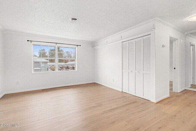 Foto del edificio - 25A Pine Ln