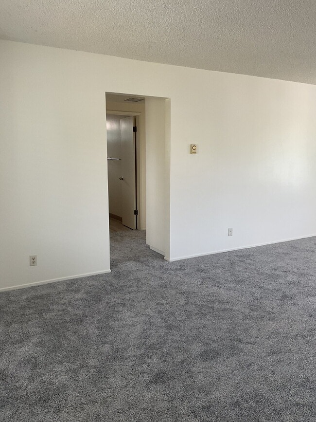 Building Photo - "Charming 2-Bed Oasis in Ventura – Cozy 90...