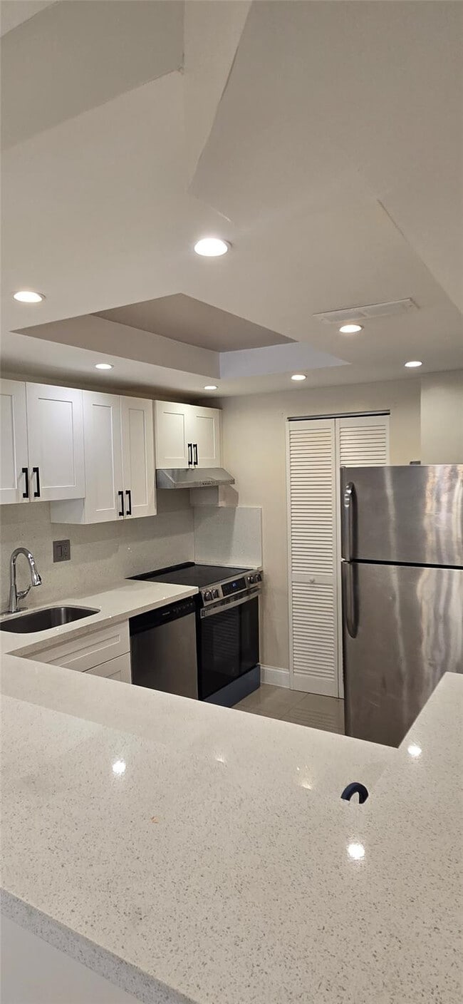 Building Photo - 8000 S Colony Cir