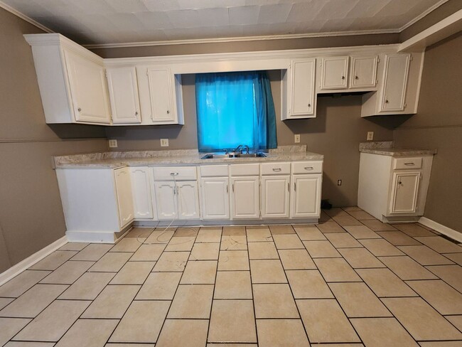 Building Photo - Single Family Home