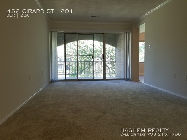 Building Photo - 452 Girard St