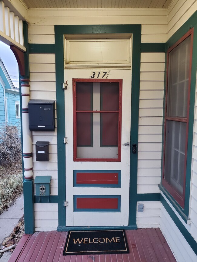 Foto del edificio - 317 E Willamette Ave
