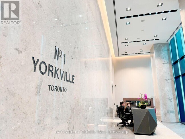 Photo du bâtiment - 1-2501 Yorkville Ave