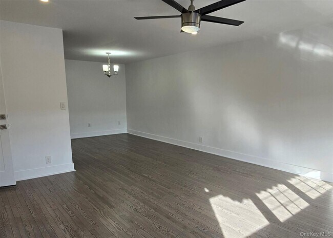 Foto del edificio - 74-11 85th Dr