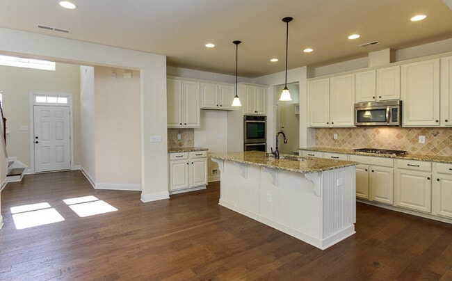 Building Photo - 128 Begen St