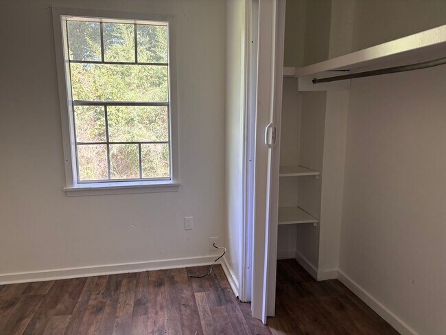 Foto del edificio - 2136 East Dr