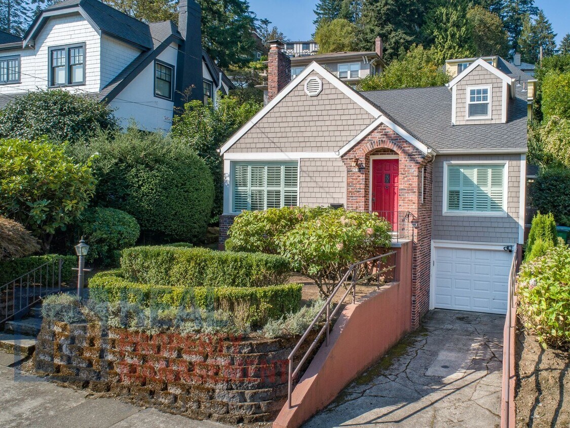 Primary Photo - Stunning Arlington Heights Home Available