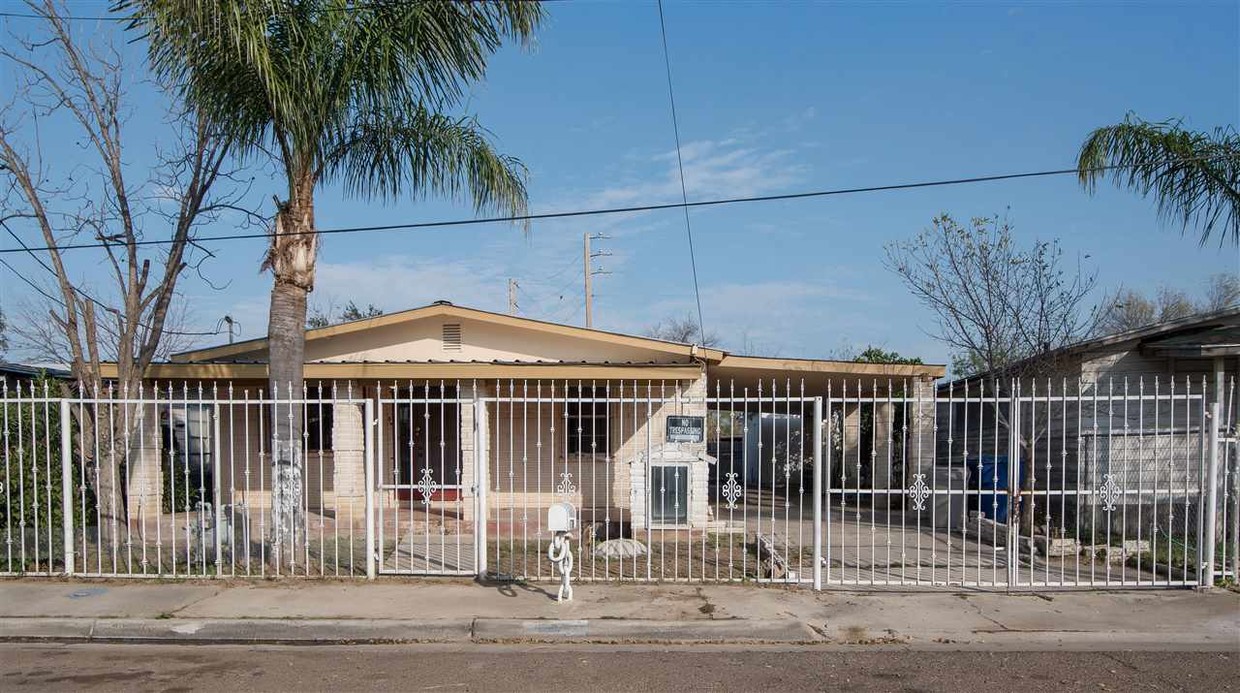 Primary Photo - 1109 N Ejido Ave