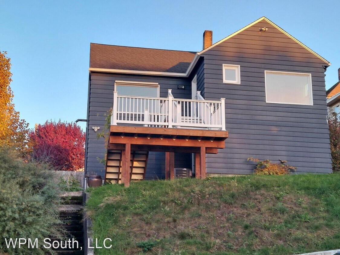 Primary Photo - 3 br, 1 bath House - 404 Cedar Ave S