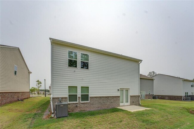 Foto del edificio - 7061 Rochford Dr