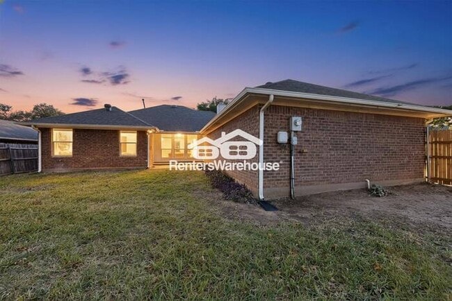 Building Photo - Completely Refreshed NRH Home Move IN Ready.