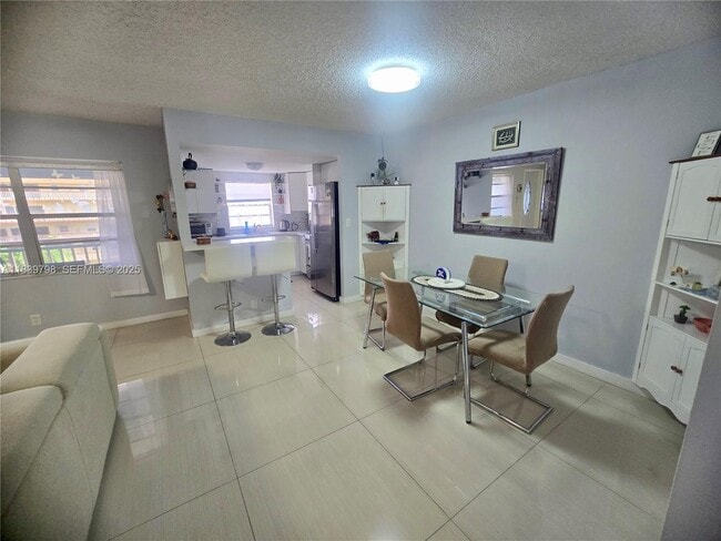 Foto del edificio - 5300 Washington St