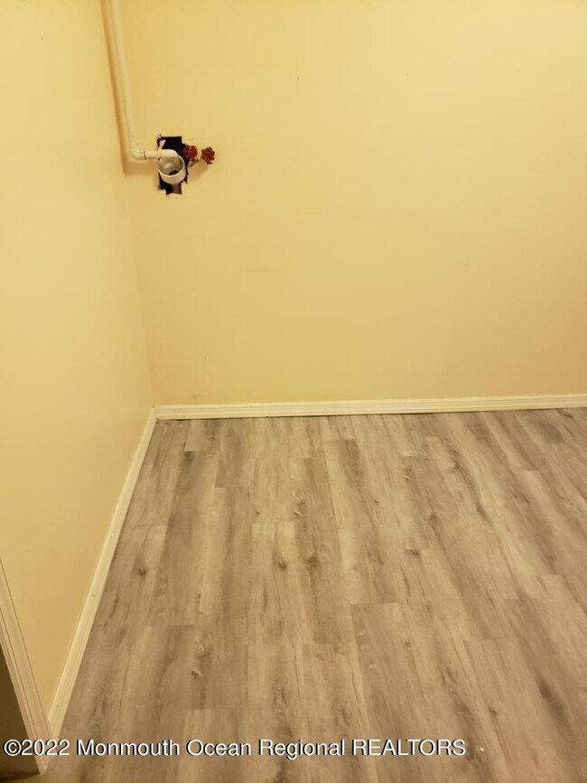 Foto del edificio - 683 Mantoloking Rd