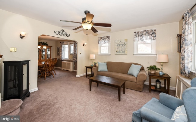 Sala de estar - 17 Elm Ave