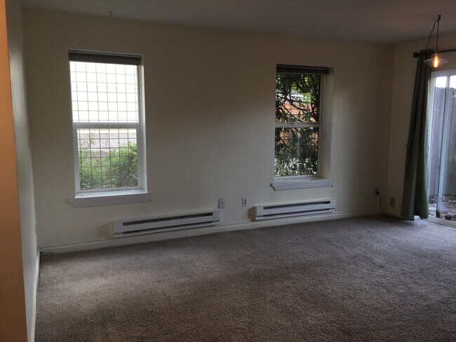 lv rm - 923 15th Ave