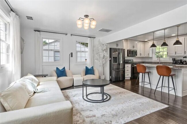 Foto del edificio - 356 W Wieuca Rd NE