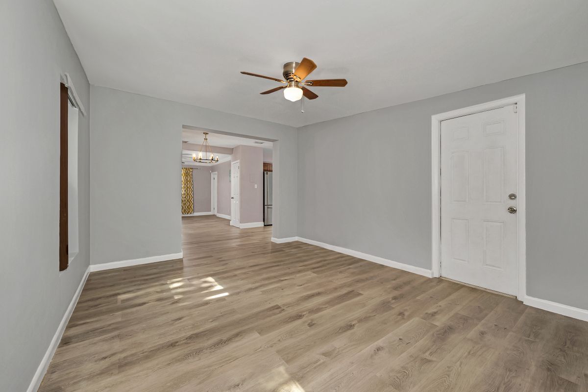 Foto del edificio - 1351 NE 156th St