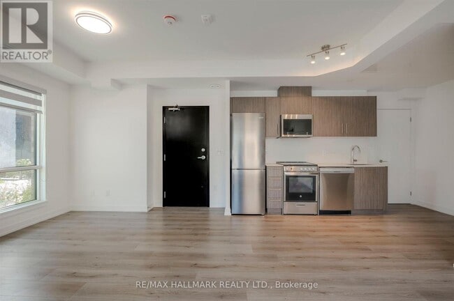 Building Photo - 861 Sheppard Ave W