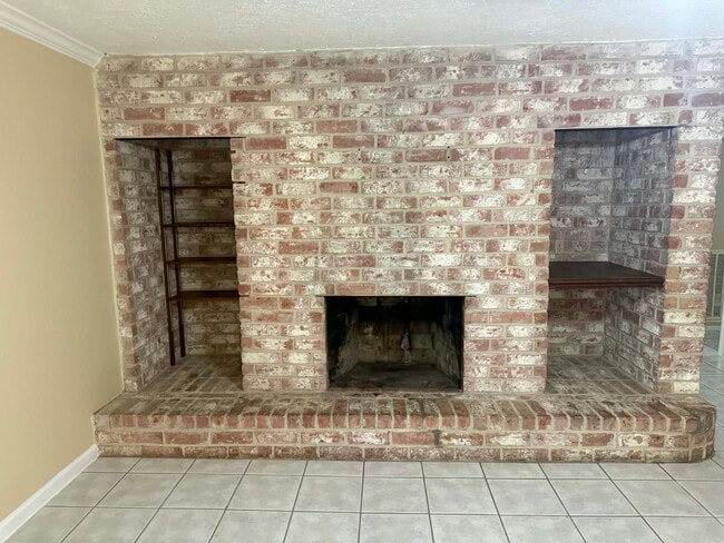 Building Photo - 6122 S Greenpark Dr