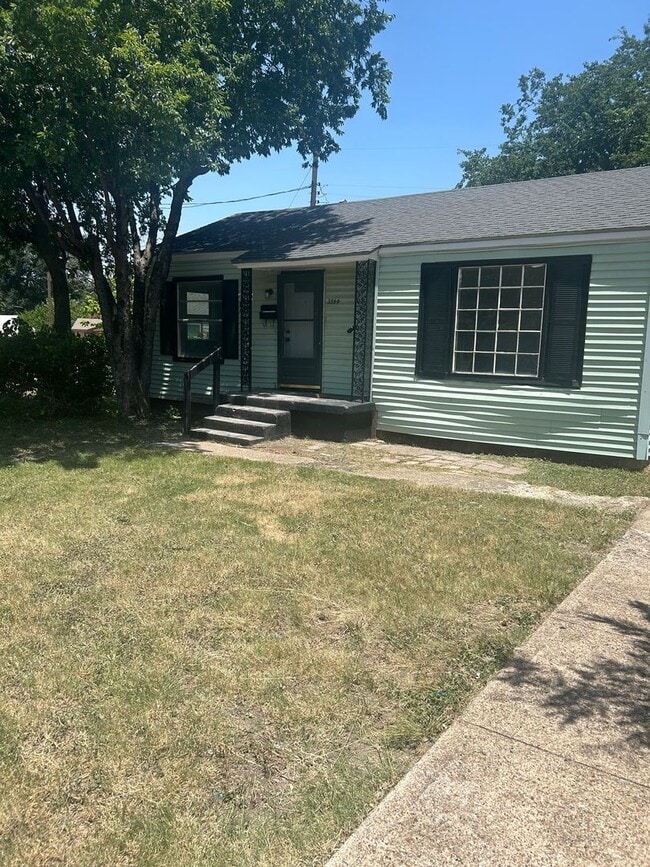 Building Photo - 2844 Toluca Ave