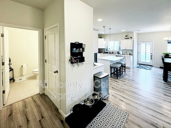 Foto del edificio - 8308 Mosby Wy