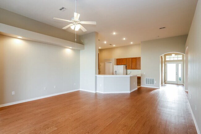 Building Photo - 3731 Braemere Dr