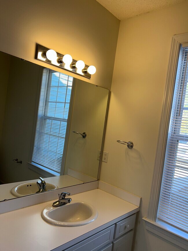 Building Photo - 3323 Whitlock Dr N