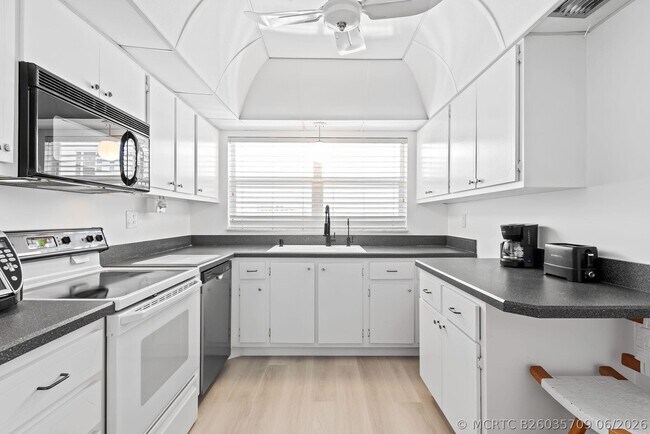 Foto del edificio - 3300 S Ocean Blvd
