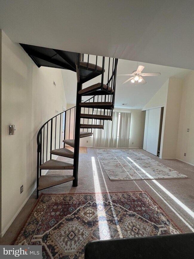 Foto del edificio - 2504B Sussex Ct