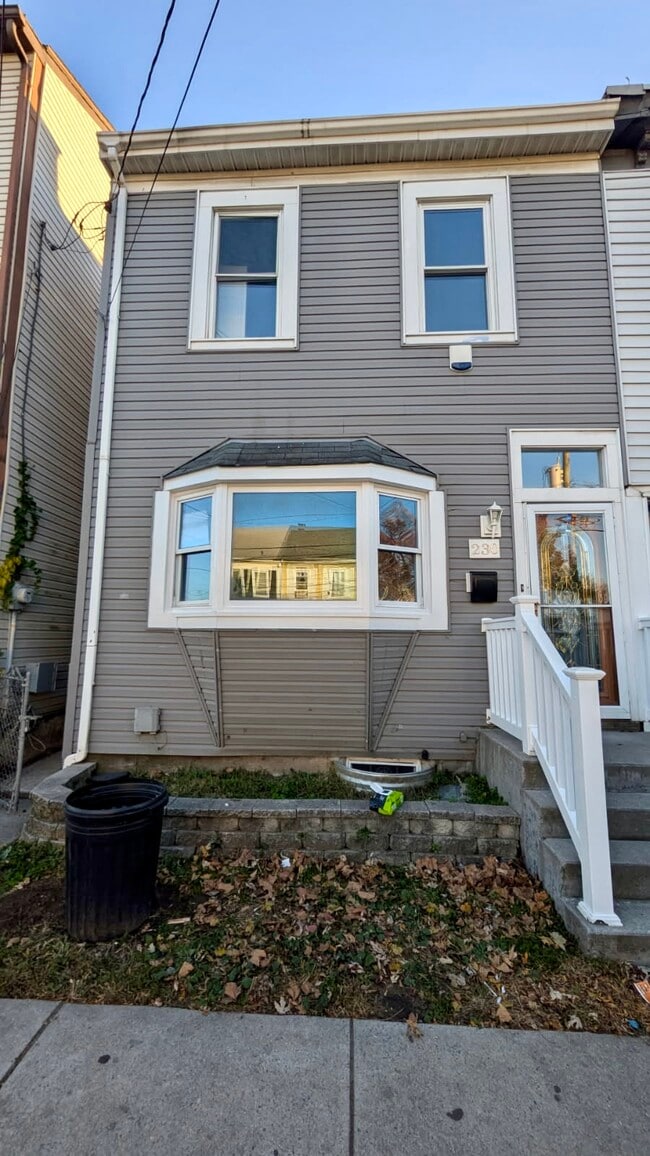 Photo - 230 Mercer St House