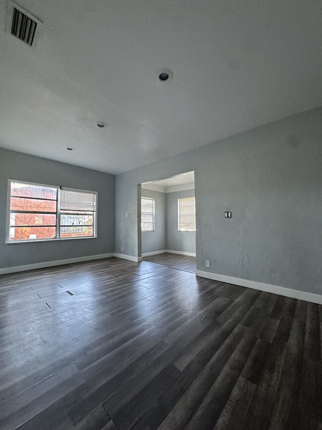 Building Photo - 3136 17th Ave S