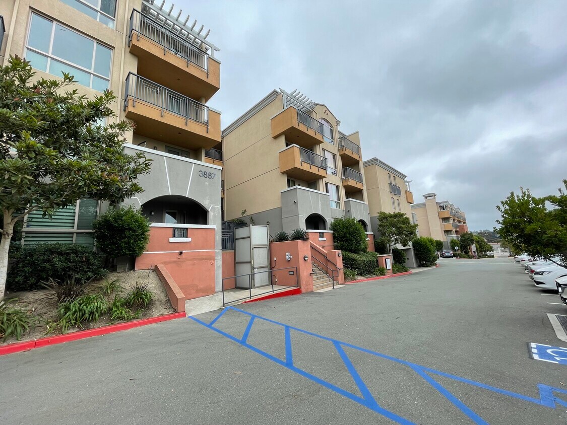 Primary Photo - 3887 Pell Pl