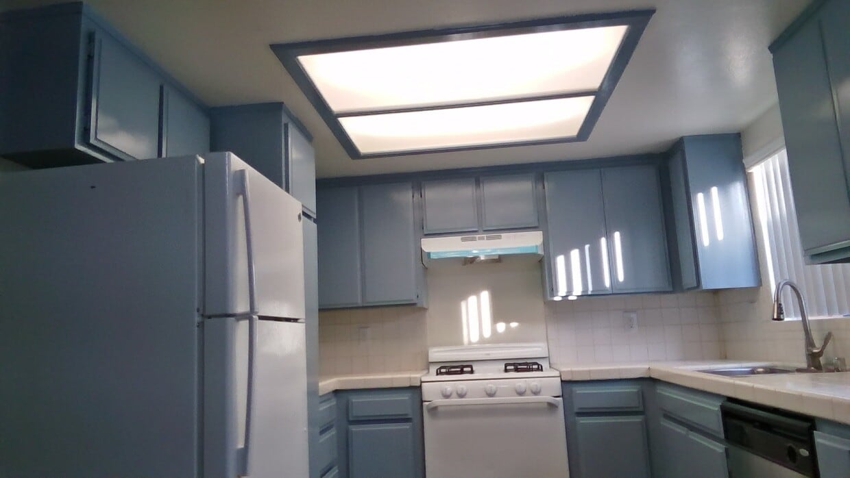 Photo - 4130 Manhattan Beach Blvd (Lawndale, CA)