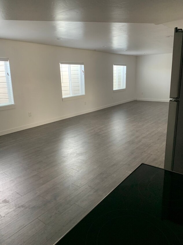 Primary Photo - For Rent: 2 Bed / 1 Bath Basement Apartmen...