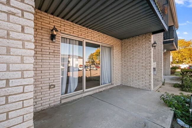 Foto del edificio - 8353 Kennedy Cir