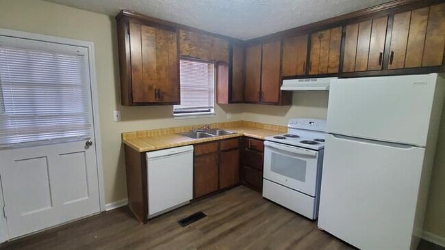 Building Photo - 1170 Kings Mill Run N
