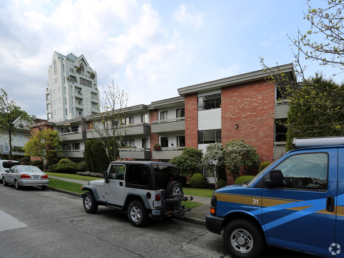 Photo du bâtiment - Balmoral Park Apartments