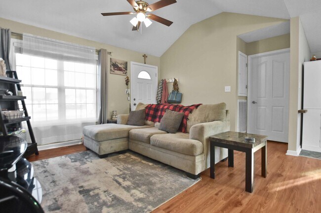 Foto del edificio - Pet Friendly Three Bedroom with Bonus!